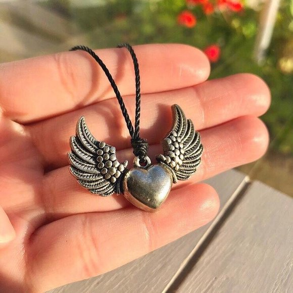 Flying Heart Wing Punk Necklace/Choker - Picture 4 of 5